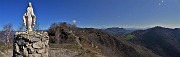 36 Alla Madonnina del Costone (1195 m) con vista a nord-est verso Salmezza e  le Podone 